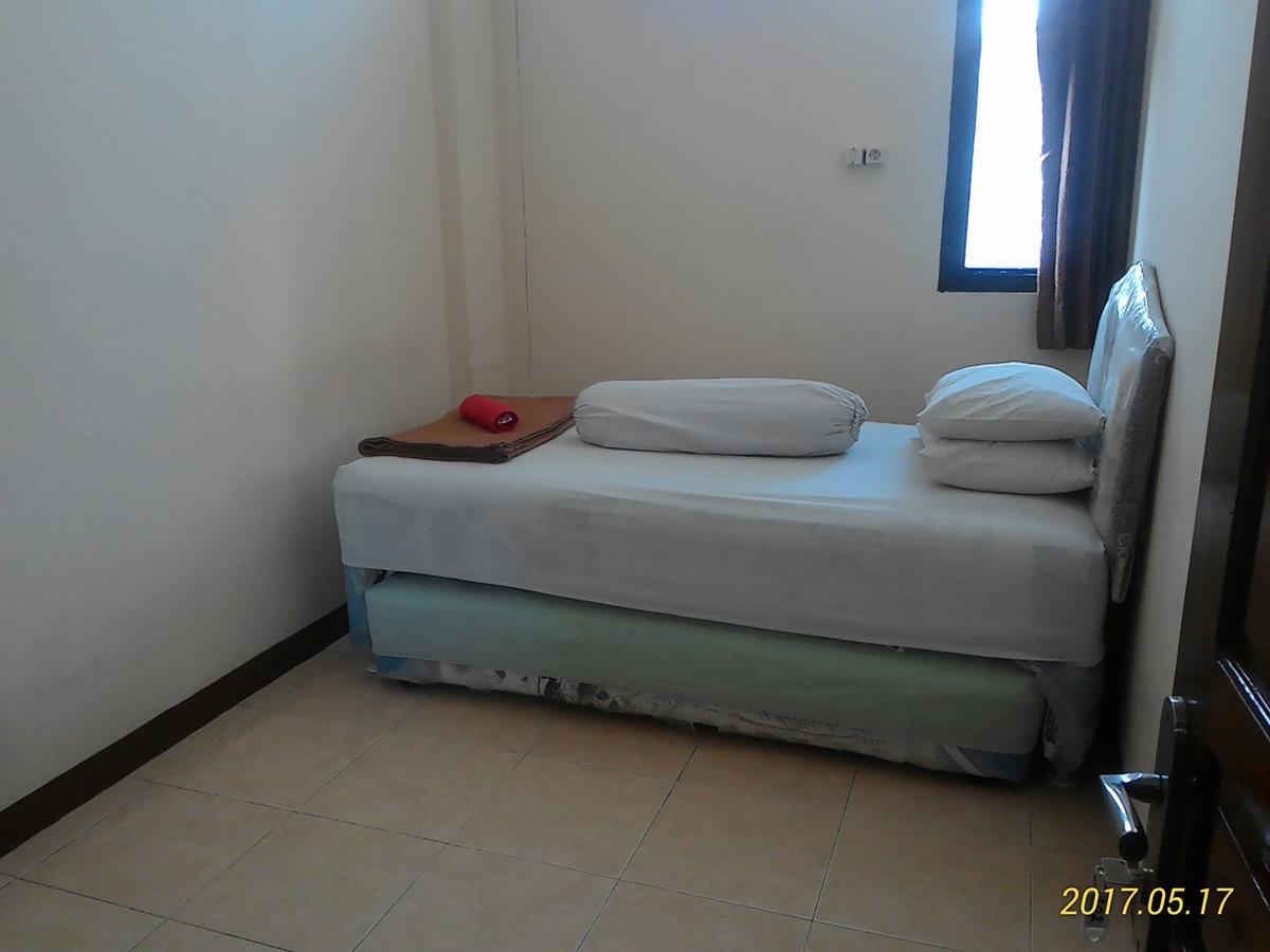 Imam Bonjol Hostel Semarang Room photo